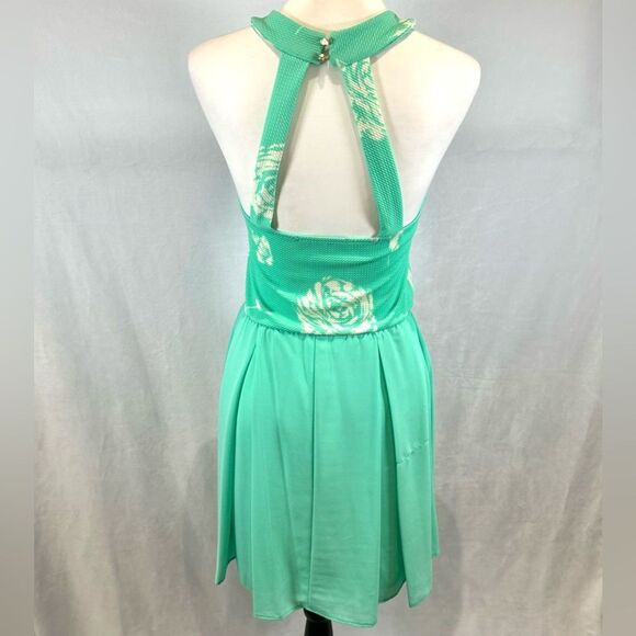 Mint green and white floral print backless halter dress size small - Picture 4 of 6